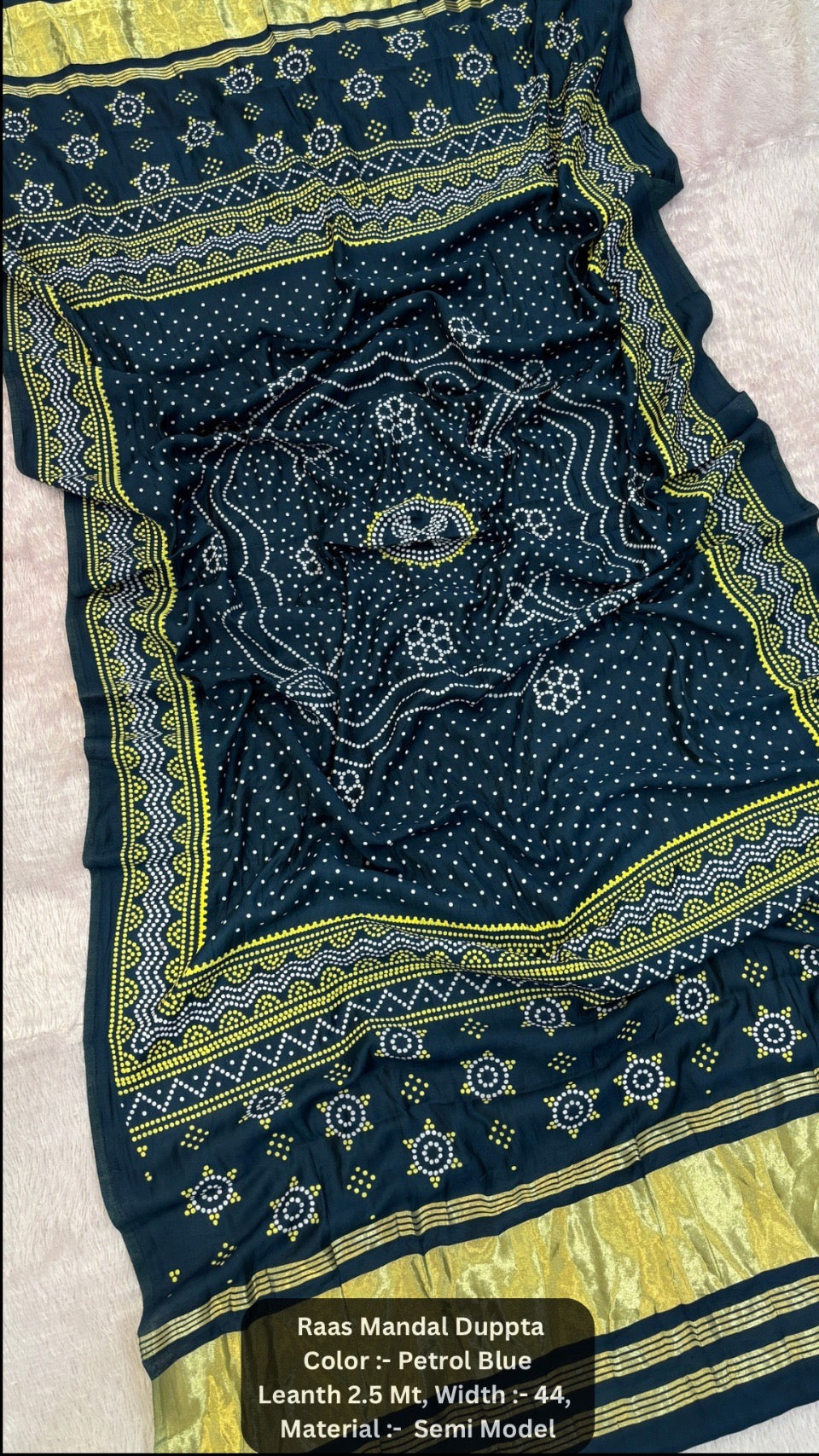 Raas Mandal Duppta With Lagadi Paata (Lavender)