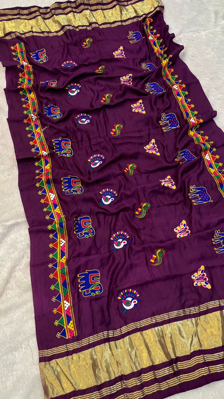 Kutchi Multi Work Duppta with Lagadi Patta - White