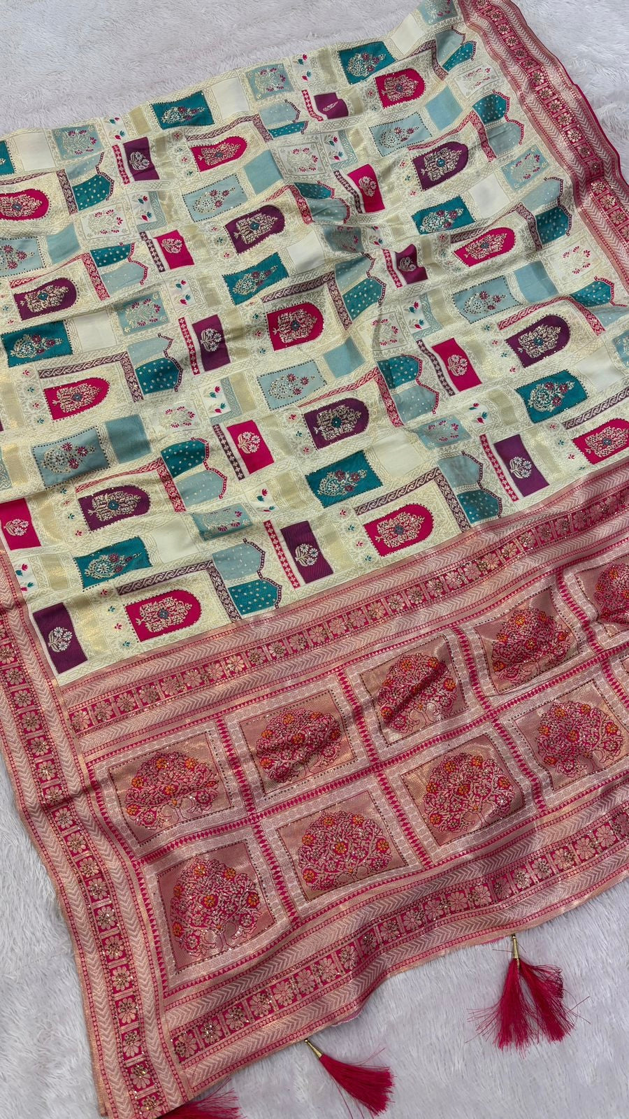 Rajgharan Dola Silk Saree with Elegant Siroski Work