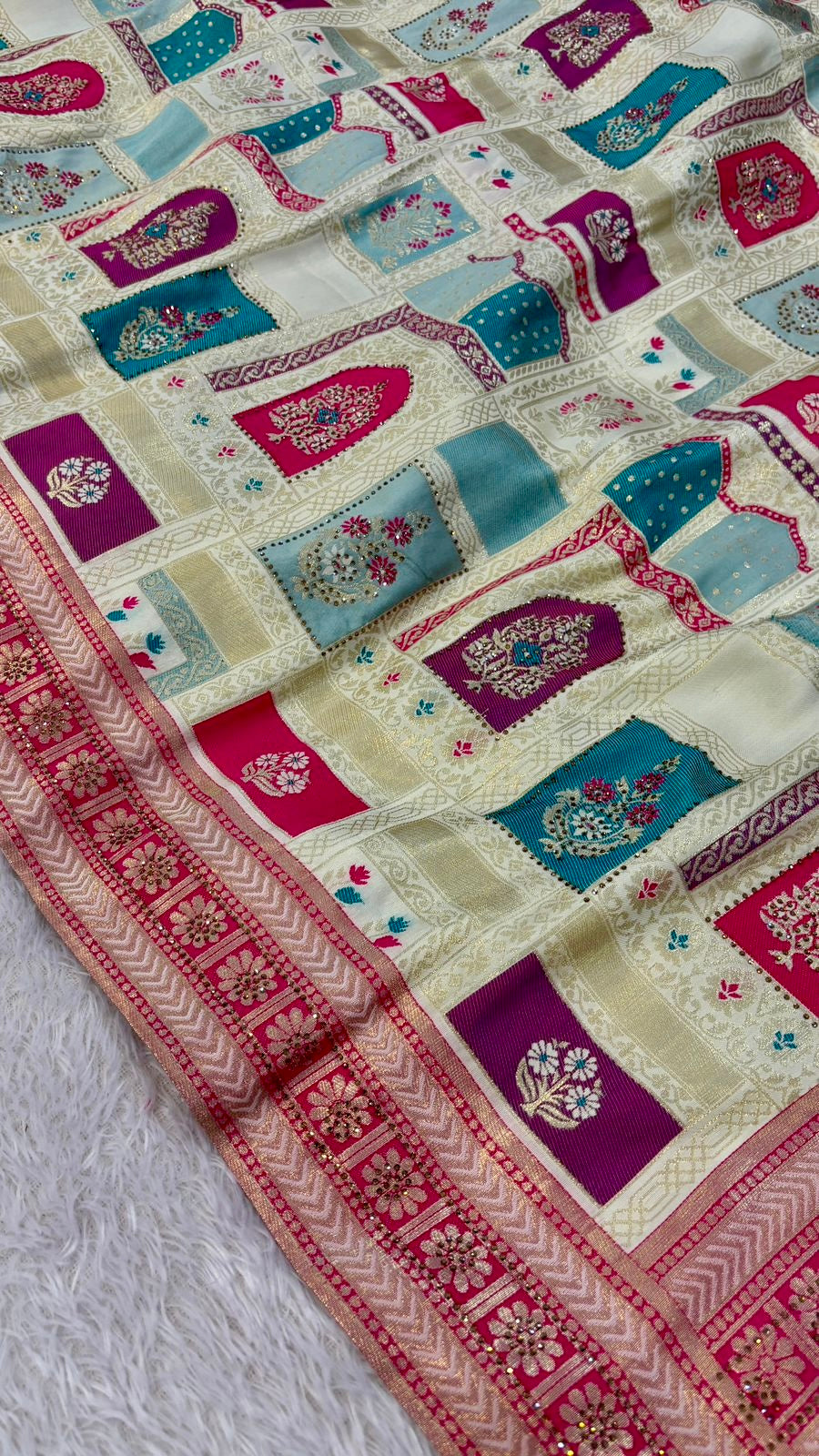 Rajgharan Dola Silk Saree with Elegant Siroski Work