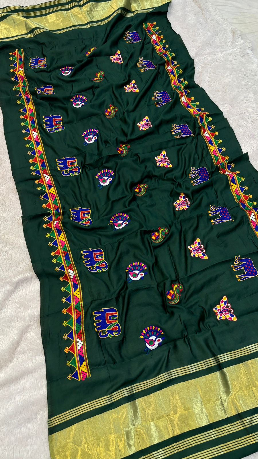 Kutchi Multi Work Duppta with Lagadi Patta - White