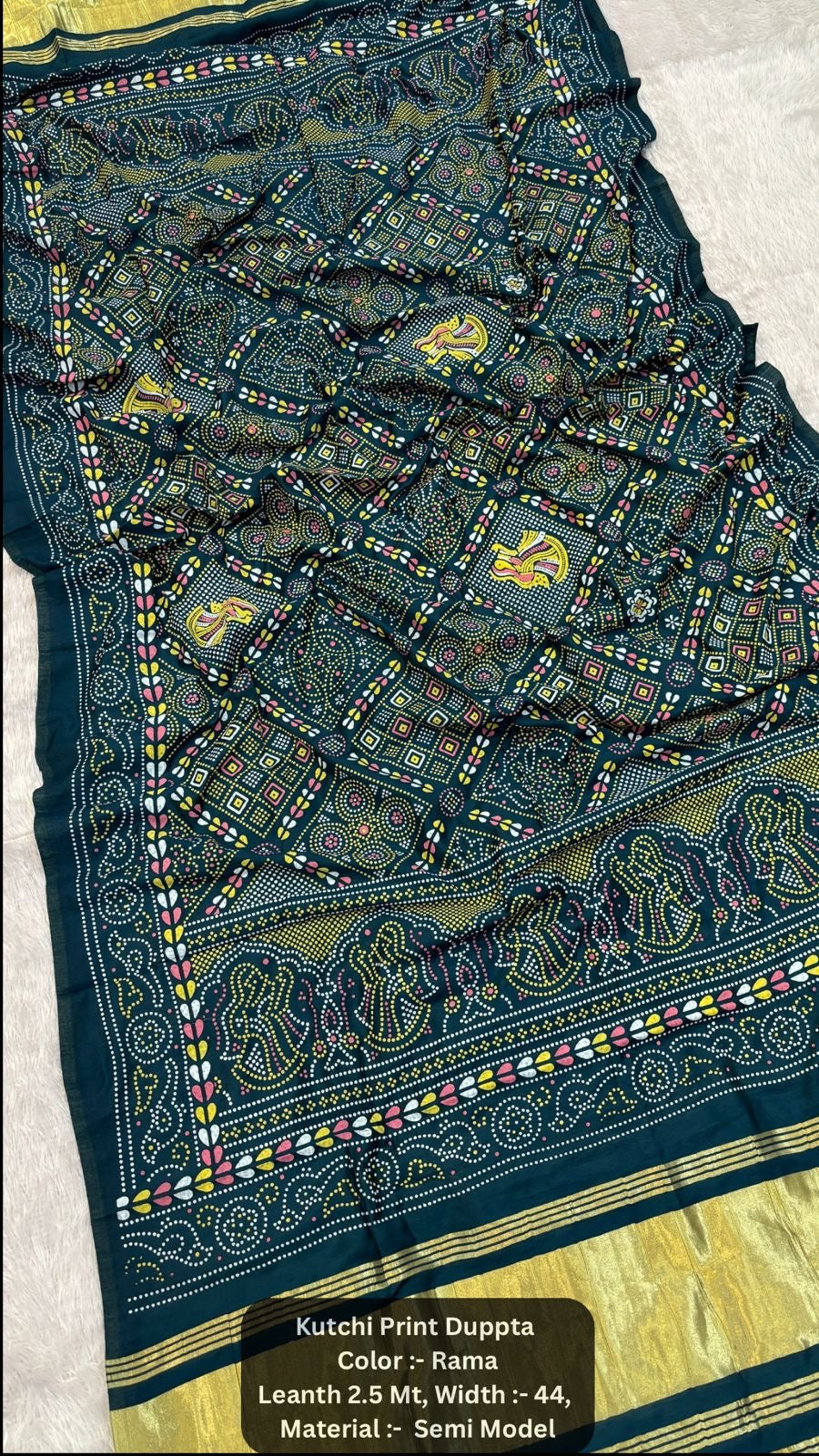 Kutchi Duppta with Lagdi Patta