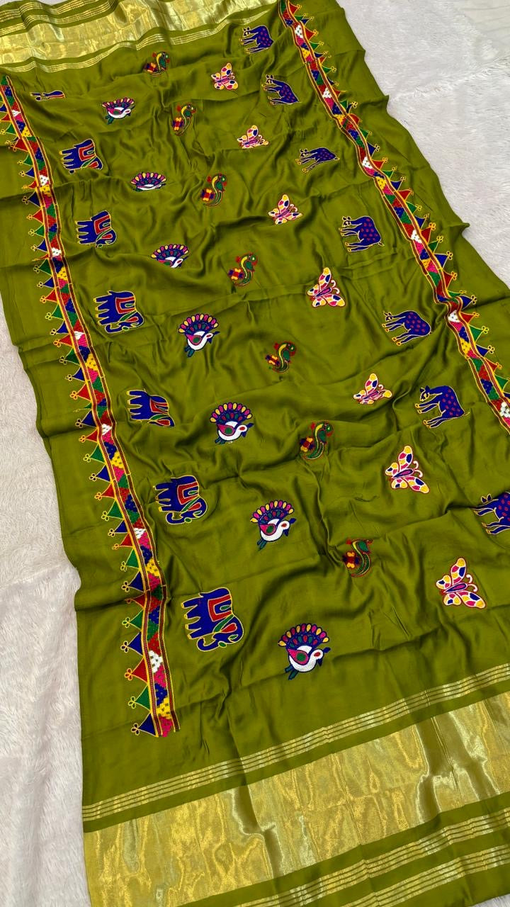 Kutchi Multi Work Duppta with Lagadi Patta - White