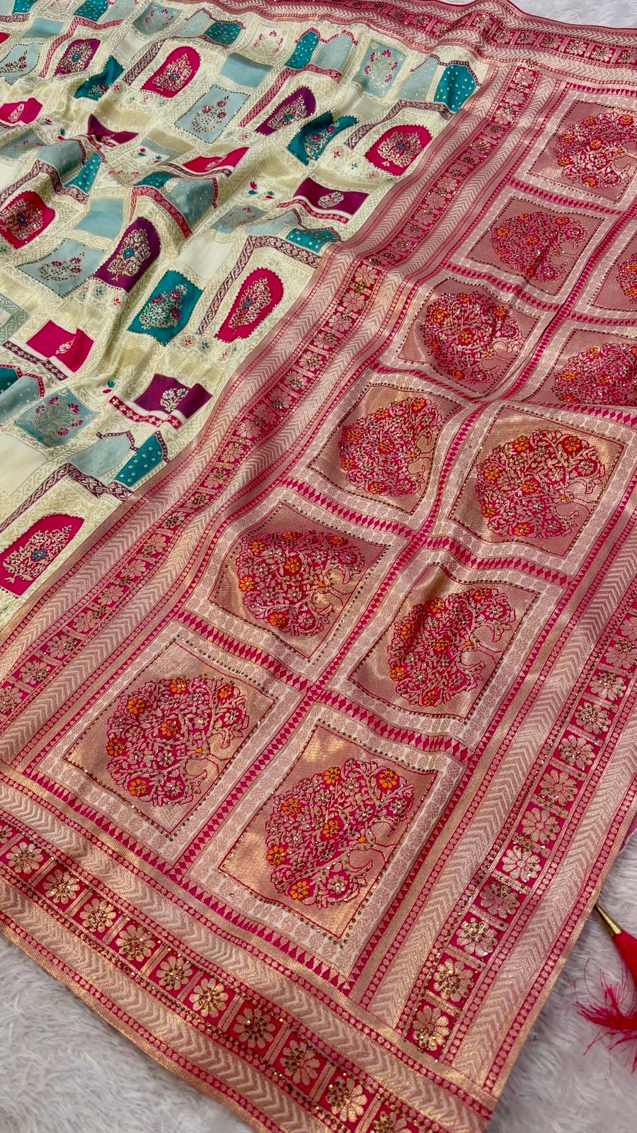 Rajgharan Dola Silk Saree with Elegant Siroski Work