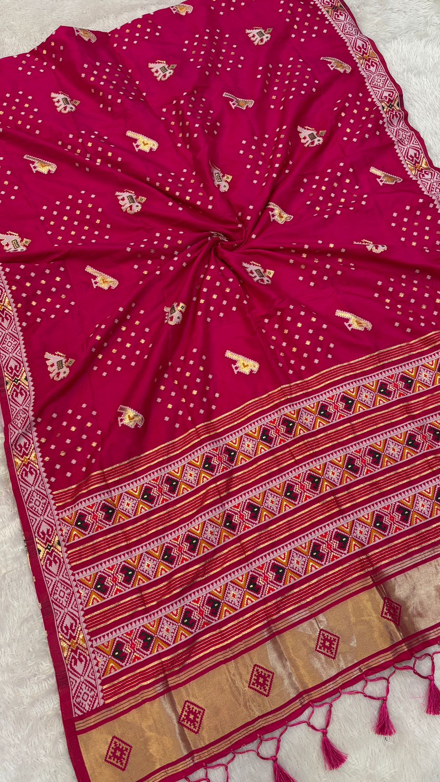 Kutchi Weaving Patola Saree (Lagadi Patta)