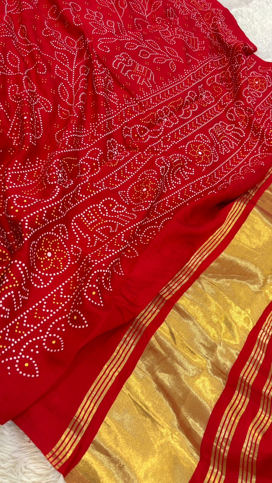 Chandrani Duppta With Lagadi Patta - Red