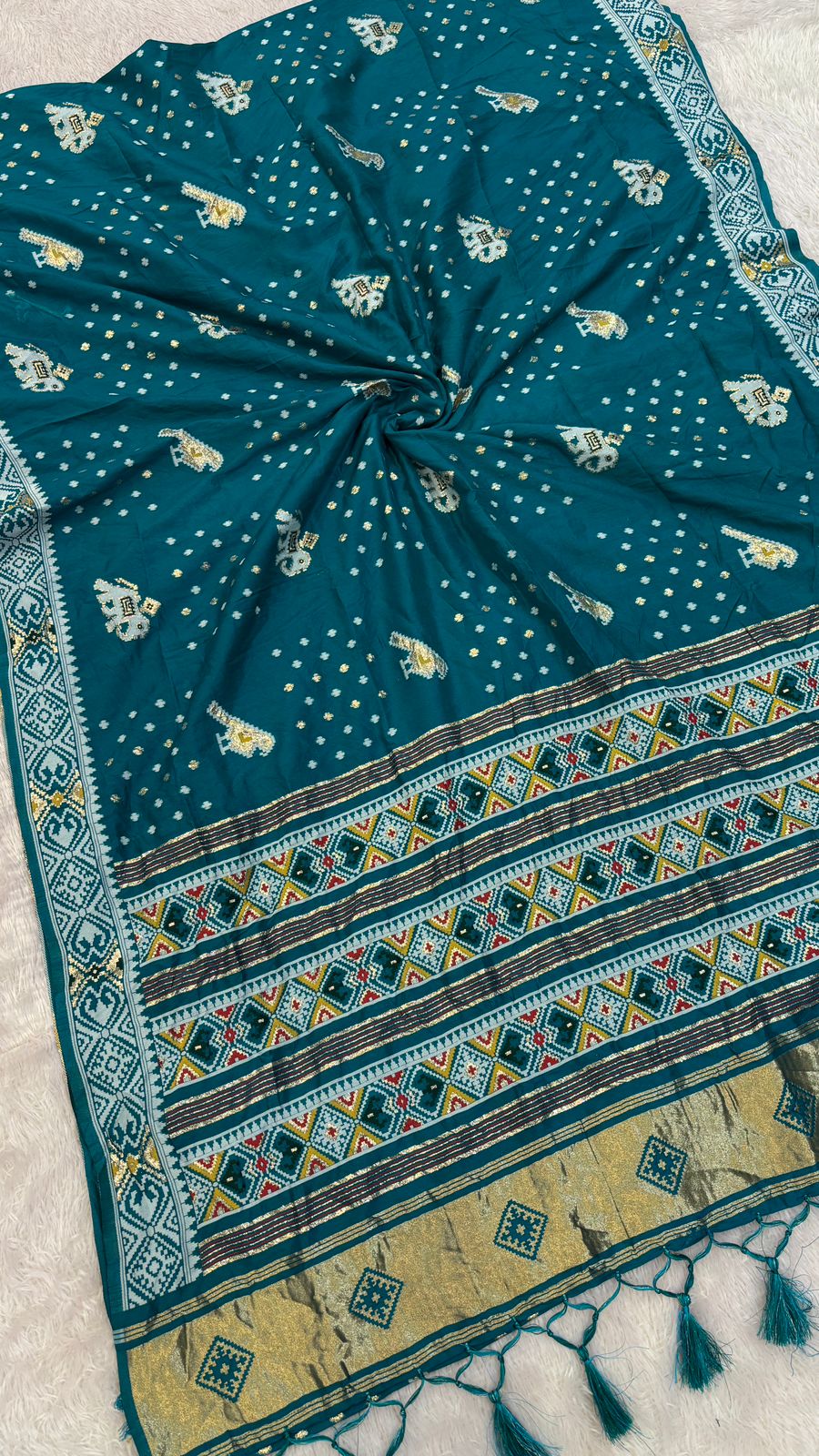 Kutchi Weaving Patola Saree (Lagadi Patta)