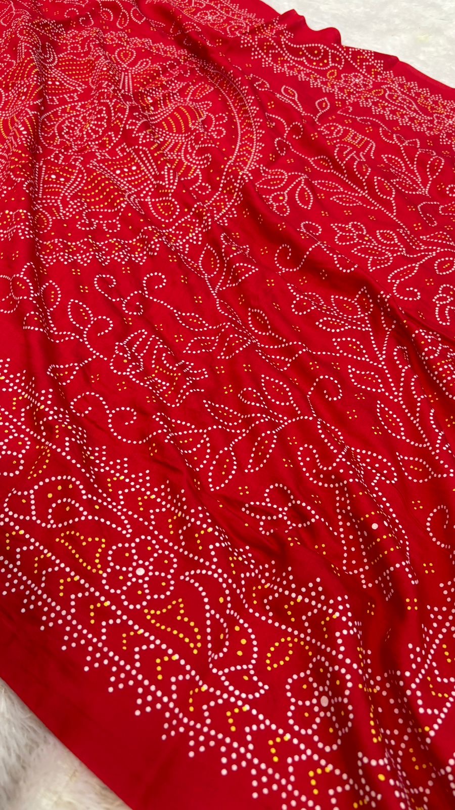 Chandrani Duppta With Lagadi Patta - Red