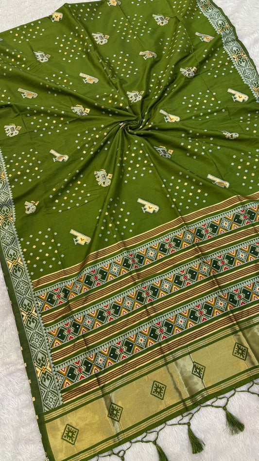 Kutchi Weaving Patola Saree (Lagadi Patta)